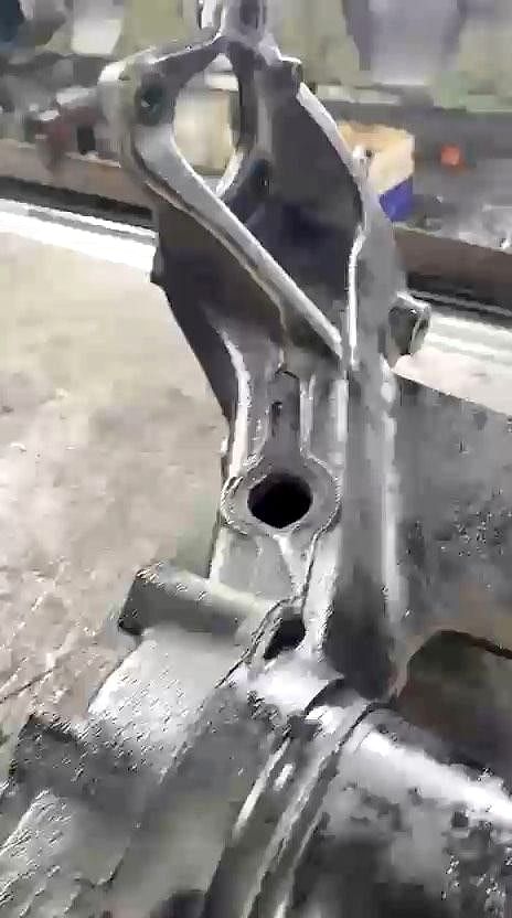 Binek araç dingilinin bağlantı noktaları yakından